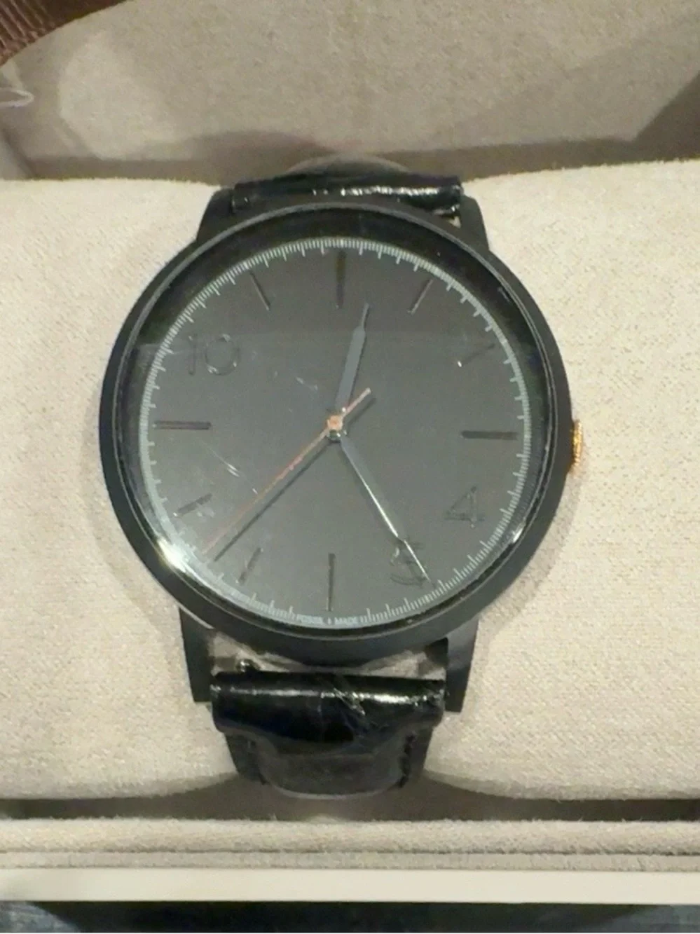 Minimalist Men’s Black Leather Strap Watch